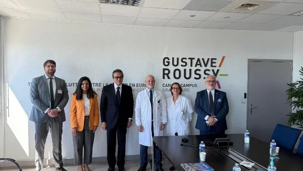 زيارة وزير الصحة لمعهد جوستاف روسي في فرنسا