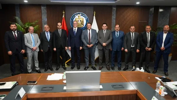 تحويل 30 ألف سيارة للعمل بالغاز الطبيعي في 2025