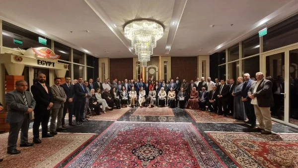 وزير الخارجية المصري يلتقي بالجالية في الكويت