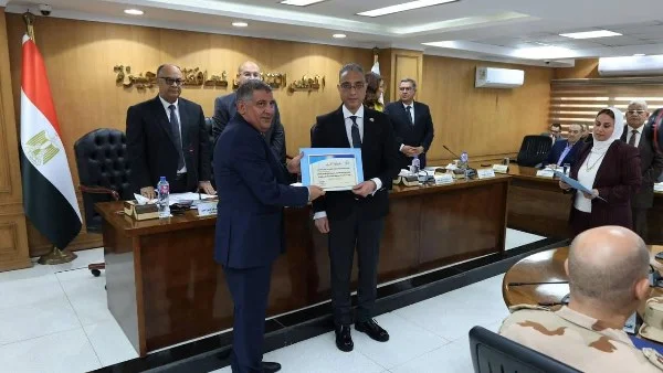 تكريم رئيس جهاز مدينة حدائق أكتوبر