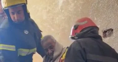 حماية المدنيين تنقل مسنًا إلى المستشفى في بدر