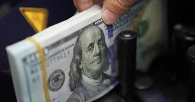أسعار الدولار ثابتة في البنوك المصرية اليوم