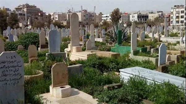 حكم دفن النساء مع الرجال في القبر