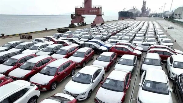النواب يناقشون إعادة مبادرة سيارات المصريين بالخارج
