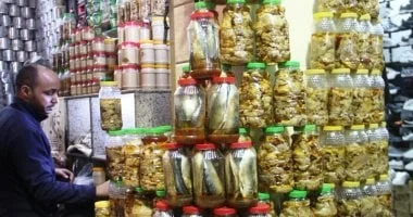 طقوس الفسيخ الأسواني في شم النسيم