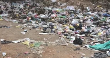 غرامات وحبس لإلقاء وفرز المخلفات في الشارع
