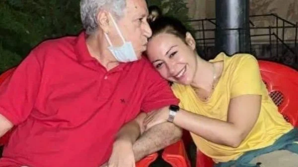 أحمد حلمي يعزي منة شلبي في وفاة والدها