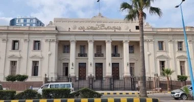 حبس متهم ألقى مادة كاوية على جاره بالإسكندرية