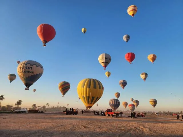 إلغاء رحلات البالون الطائر بالأقصر لسوء الأحوال الجوية