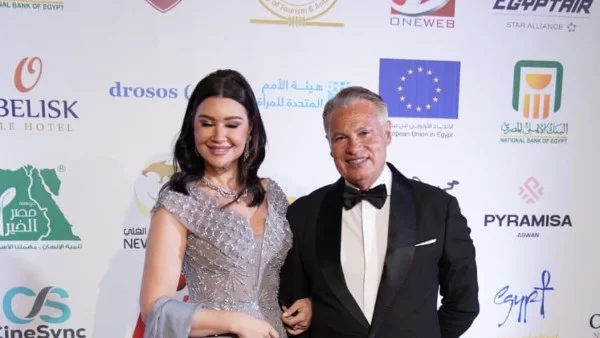 أروى جودة تتألق مع زوجها في مهرجان أسوان الدولي