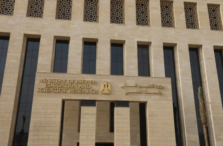 300 منحة مجانية لتأهيل طلاب الجامعات في التكنولوجيا