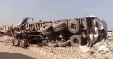 انقلاب سيارة تريلا بطريق الزعفرانة يسبب إصابات