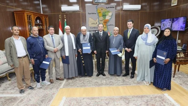 تسليم عقود تقنين جديدة لأراضي أملاك الدولة في المنوفية