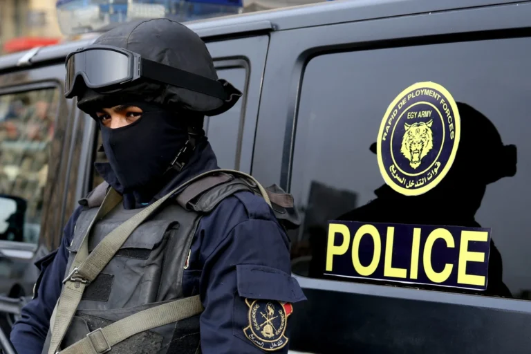 حادثان مأساويان في قنا: مصرع عامل واكتشاف جثة