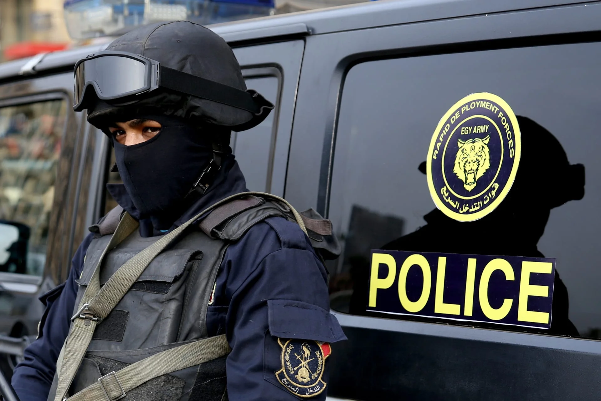 حادثان مأساويان في قنا: مصرع عامل واكتشاف جثة