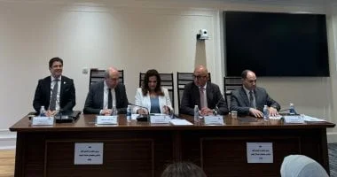 وزير الطيران يكشف استراتيجية تطوير القطاع واستعدادات الحج