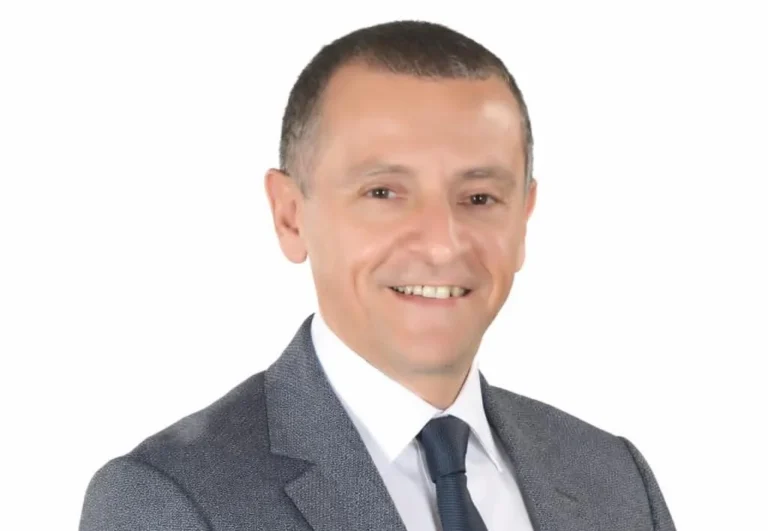 لقاء محافظ أسوان ومدير مشروع مساكن المغتربين