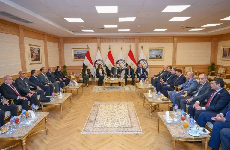 النيابة العامة تسلم سبائك فضية ووثائق للأراضي والمركبات