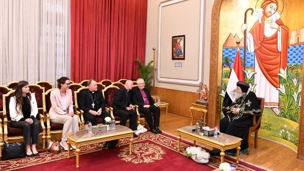 استقبال البابا تواضروس الأمين العام لمجلس كنائس المجر