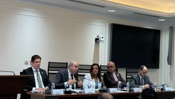 وزير الطيران: إلغاء كارت الجوازات وتحديث الخدمات بالمطارات