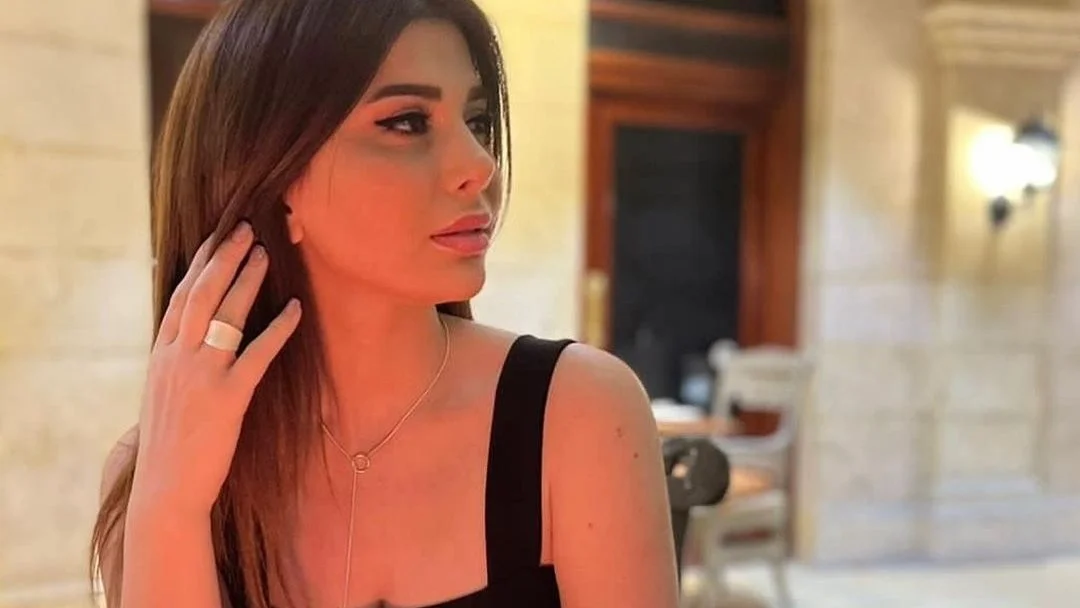 يارا نعوم تخطف الأنظار بإطلالة كاجوال مع عائلتها