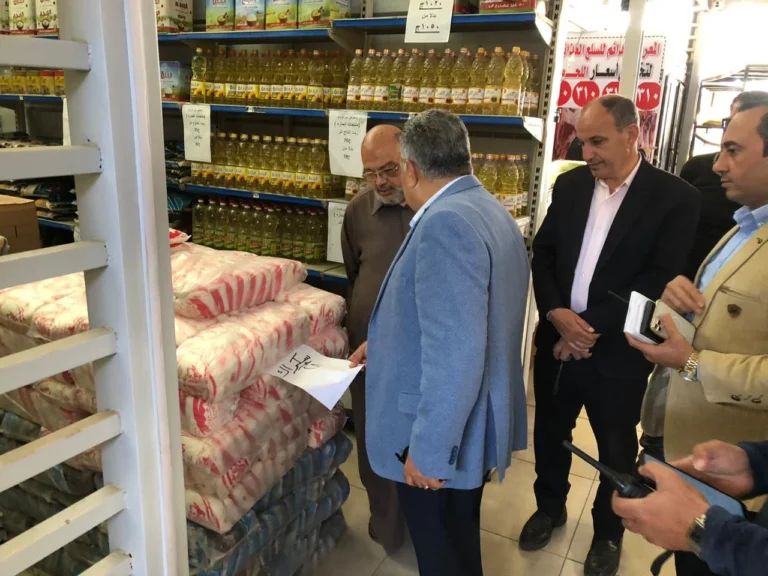 محافظ الدقهلية يتفقد المعرض الدائم للسلع الغذائية