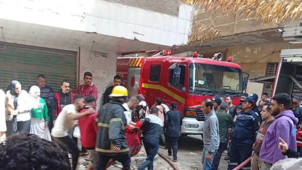 حريق يلتهم شقتين ومخزن أدوات صحية في الوراق