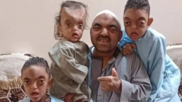 داعية يتعرض للسخرية بعد نشر صورة مع أبنائه