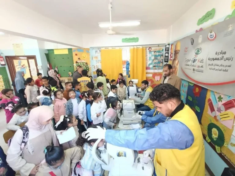 فحص 3417 تلميذًا في مبادرة "عيون أطفالنا مستقبلنا"