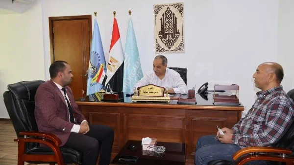 رئيس مدينة الغردقة يلتقي المواطنين لمناقشة احتياجاتهم