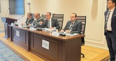 مناقشة تكليف خريجي كليات المهن الطبية في الصحة النيابية