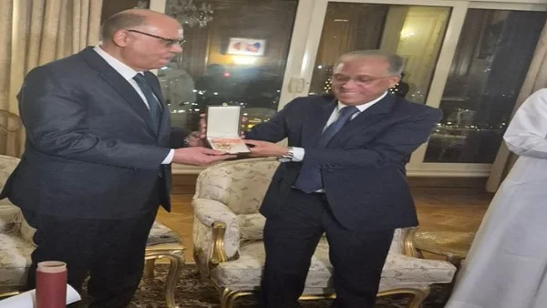 الملك محمد السادس يمنح ياسر عثمان الوسام الملكي