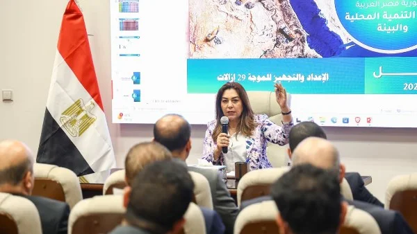 وزيرة التنمية المحلية تتابع استعدادات إزالة التعديات