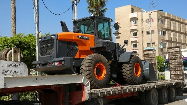 دعم منظومة النظافة في كفر الشيخ بمعدتين جديدتين
