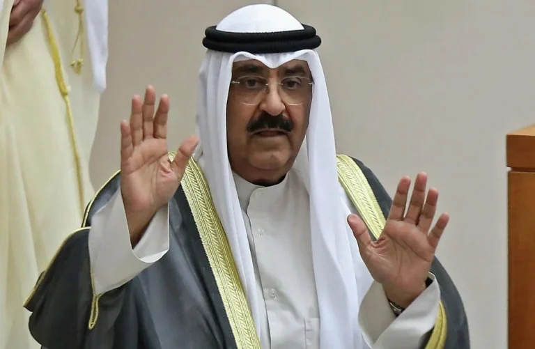 أمير الكويت يؤكد على تعزيز التعاون مع العراق