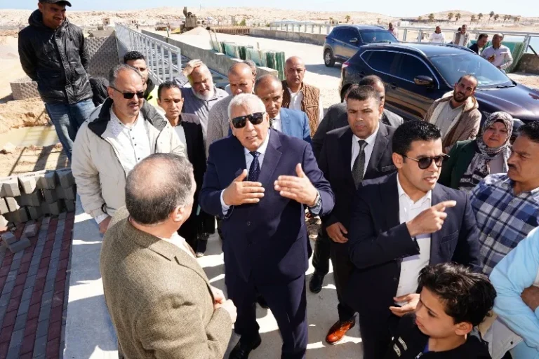 الزملوط يتفقد تطوير الكورنيش الشرقي في مطروح