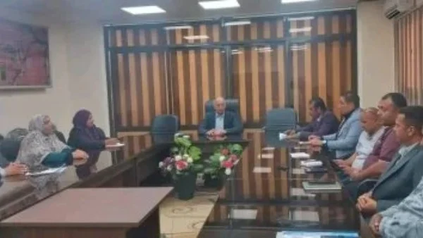 اجتماع لمناقشة تقنين الأراضي والتعديات في الخارجة