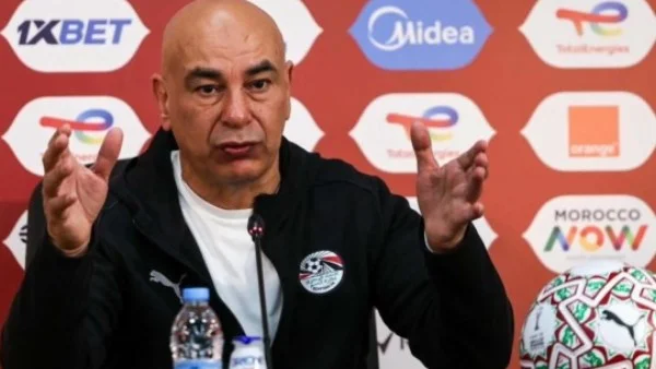 حسام حسن يتابع قمة الأهلي والزمالك في الدوري المصري