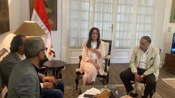 وزيرة الثقافة تحل أزمة أكاديمية الفنون