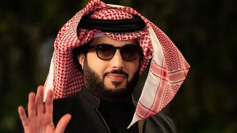 مدير تاكسي لندن يشيد بتركي آل الشيخ وعلاقته بالرياضة