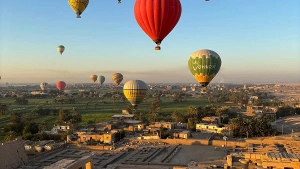 1650 سائحًا يحلقون في سماء الأقصر عبر 65 رحلة بالون طائر