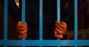 مسنة تقتل حفيدها بحقنة كلور بعد خلاف مع زوجة ابنها
