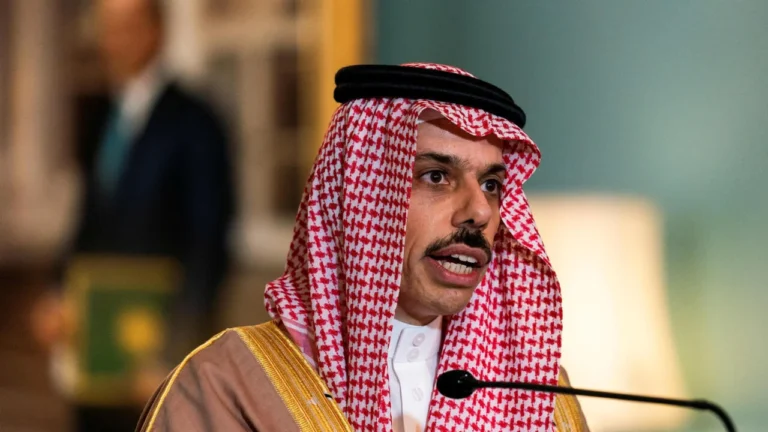 بحث هاتفي بين وزيري خارجية السعودية وكندا
