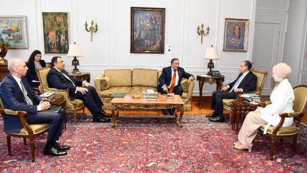 أبو هميلة ووزير الخارجية يناقشان دعم المصالح الوطنية