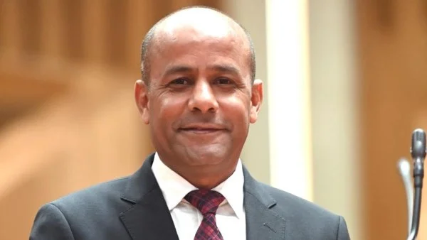 ياسر قدح يشيد بتوجيهات الرئيس في عيد العمال