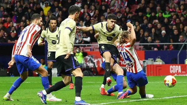 برشلونة وأتلتيكو مدريد في قمة مثيرة بدوري الأبطال