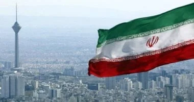 اشتباك الدفاعات الجوية الإيرانية مع طائرات مسيرة فوق طهران