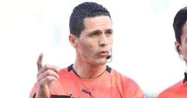 الأهلي يطلب استبعاد حكم مباراة سيراميكا