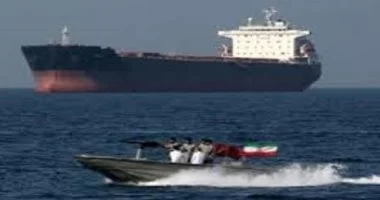 إيران تشترط إذن المرور في مضيق هرمز