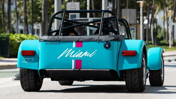 كاترهام تكشف عن Seven Miami المكشوفة